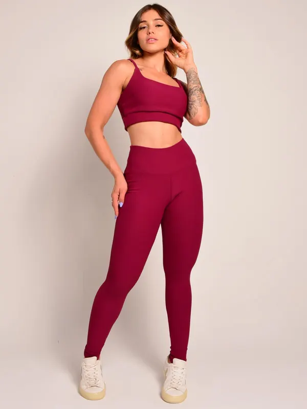 Essence Paris in Burgundy — photo 1