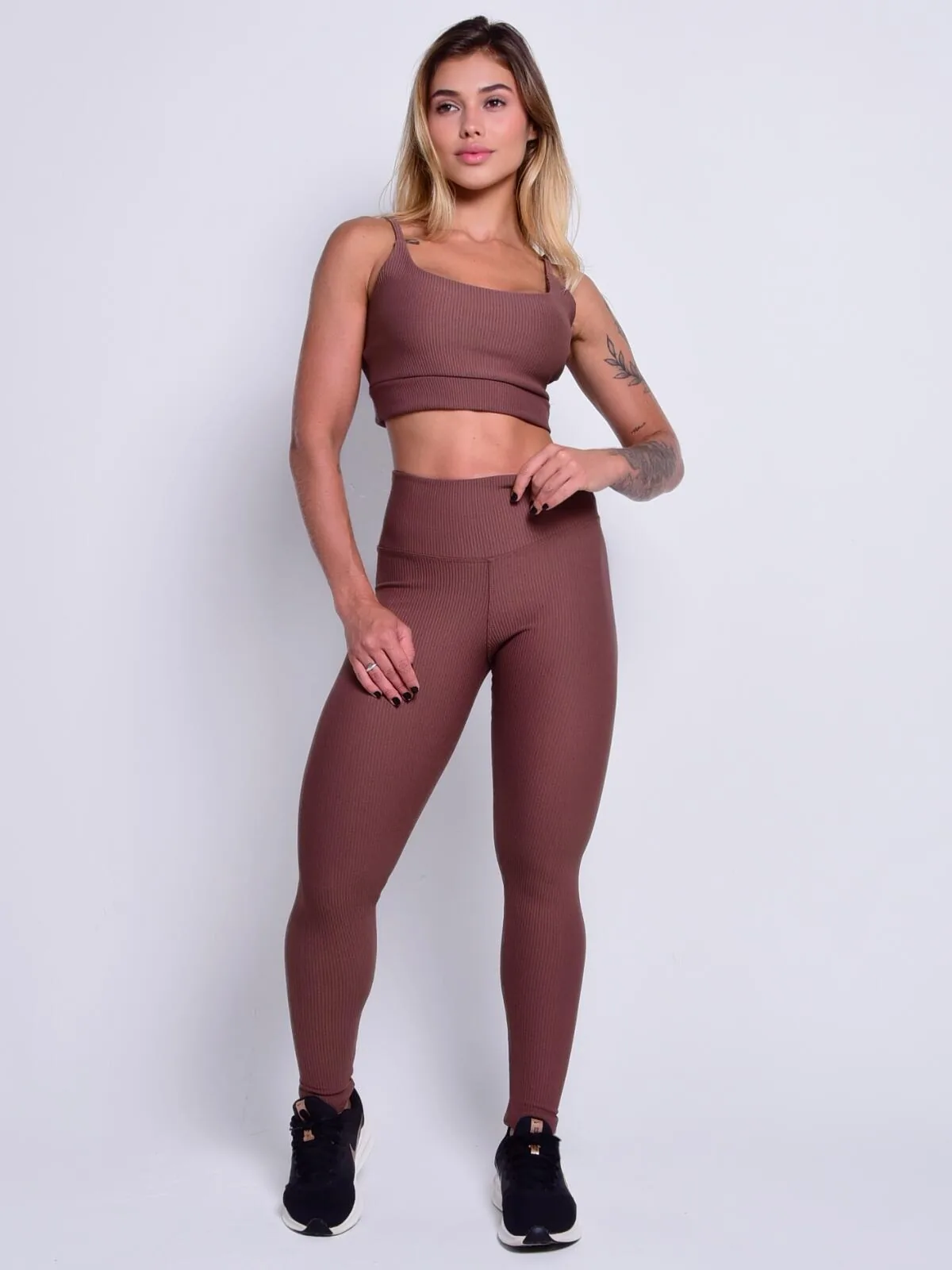 Essence Paris in Brown — photo 1