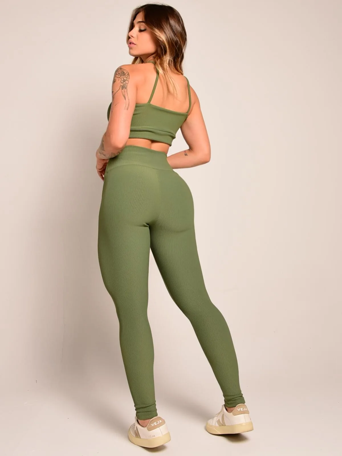 Essence Paris in Green — photo 2